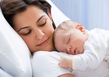 Төрөгөндөн кийин кызгылт кандын келиши нормалдуубу? Гинеколог жооп берет