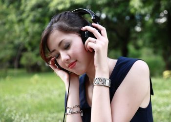 ТОП-5 аудио китептерди угууга тиркеме