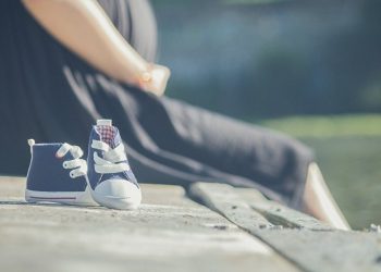 Кош бойлуумун. Буттарым шишип жатат