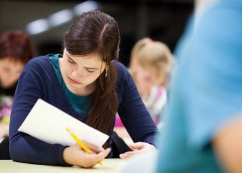 Карылар студент боло алабы?