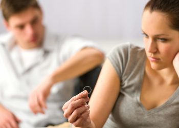 Ата-энем турмушка чыгышыма каршы. Эмне кылам?