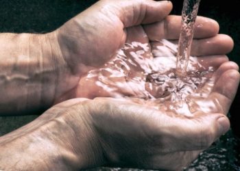 Көзгө суу кирсе ооз ачылабы?