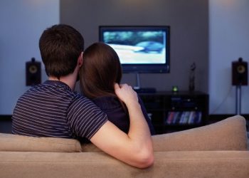 Уят кинолордон ырахат алам