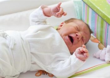 Балам ыйлаганда көгөрүп калат. Педиатр жооп берет