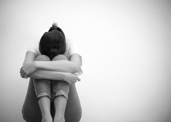 Атамдын каалоосу менен турмушка чыгып ажыраштым. Мага кеңеш керек