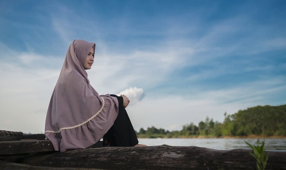 Хиджаб кийбей намаз окусам болобу?