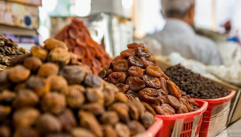 Фитр садаканы тууганыңа берсең болобу?