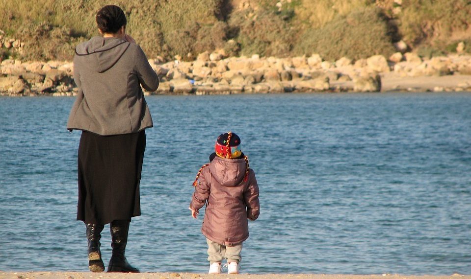 Бир баласы бар жалгыз бой эне жөлөк пул ала алабы?