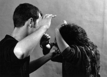 Күйөөм "төрөбөйсүң" деп урат. Эмне кылам?