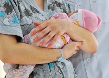 Баламдын сүйүнчү пулун кайын эжем алып койду. Эмне кылсам болот?