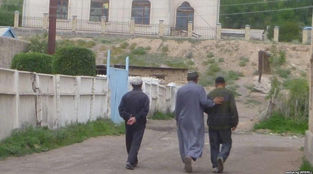 Дин тутууга мажбурласа эмне кылуу керек?