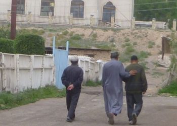 Дин тутууга мажбурласа эмне кылуу керек?