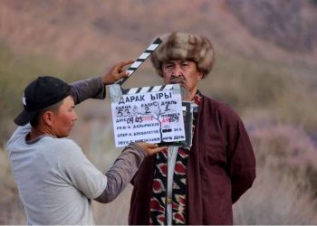 Режиссёр менен кантип байланышам?