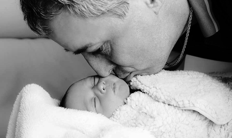 Аялым жок. Бала багып алсам болобу?