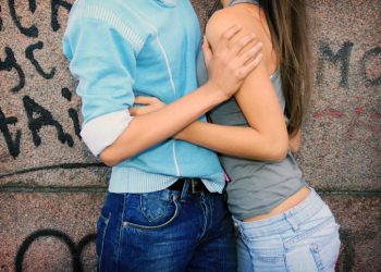 Төшүңдү эркек балдарга карматсаң тез чоңоебу? Эксперт жооп берет