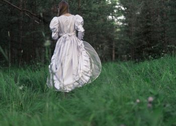 Өзүмдөн 13 жаш улуу адамга турмушка чыксам жашап кете аламбы?