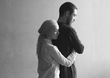 Эмне үчүн күйөөсү урса деле аял андан кетпейт? Психологдун жообу