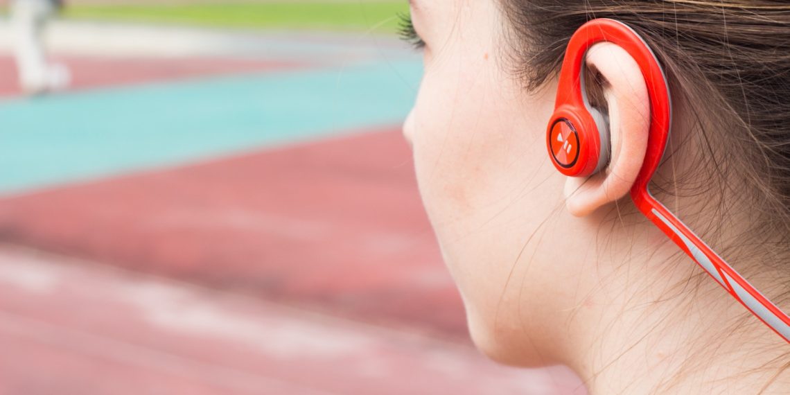 Күнүнө канча саат "наушник" тагынса болот? Лор жооп берет