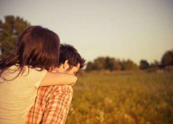 Сүйүү жашка карайбы?