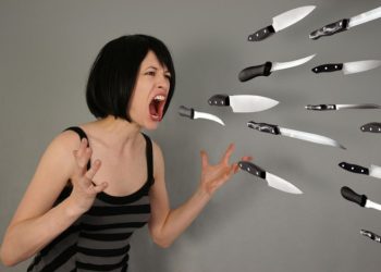 Агрессивдүү болуп күйөөмө атырылып атам. Психологдун кеңеши