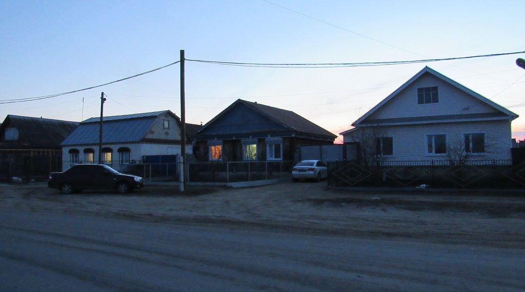 Апамдын тилин албай күүгүмдө уктагам