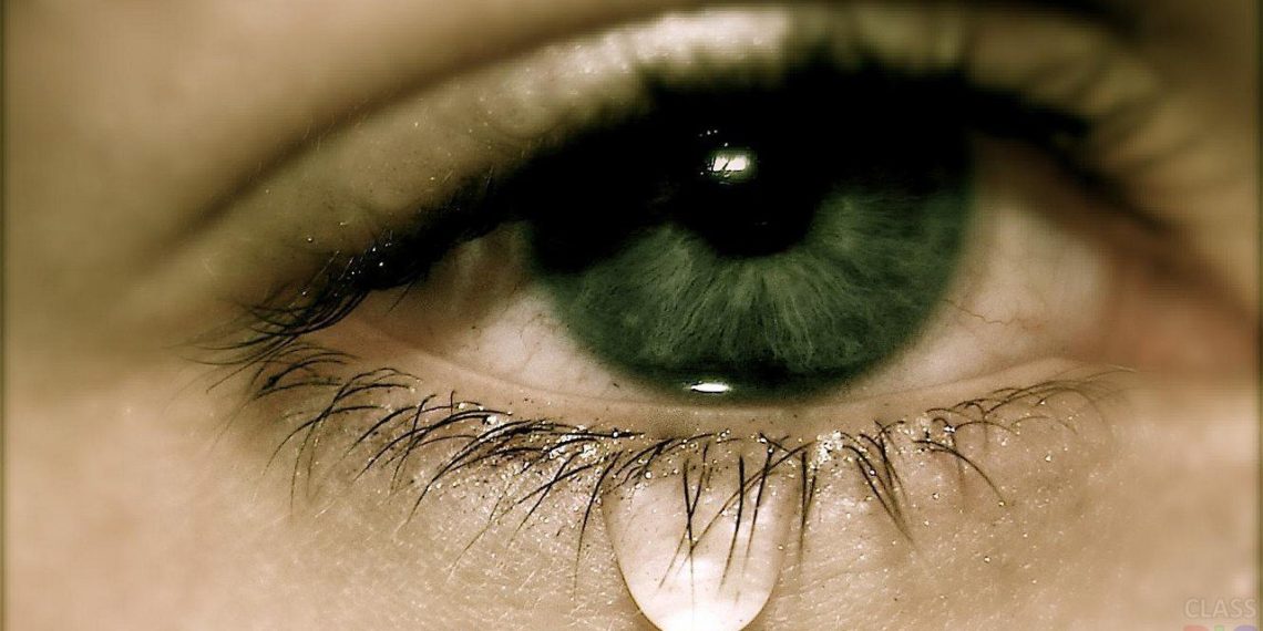 Көзүмөн себепсиз жаш агат