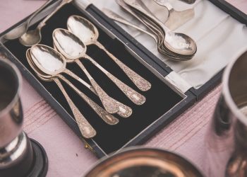 Кайын эне: “Кашыктарды коноктор уурдаган экен десе