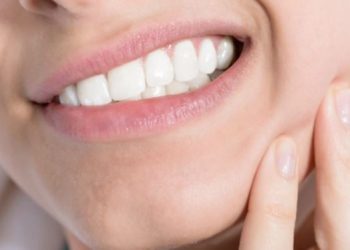 Мен уктаганда тиштенип уктайм