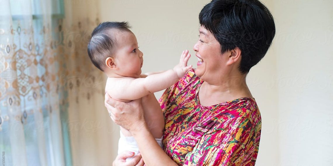 Тиши чыга элек балага тамакты чайнап берсе болобу? Педиатр жооп берет