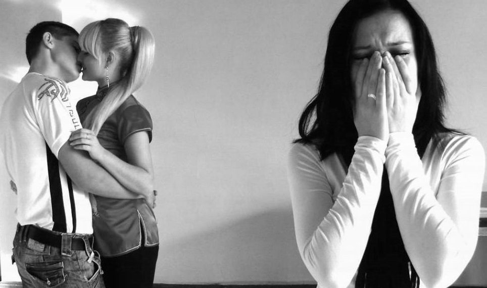 Күйөөсү аялына жыныстык оору жугузса жоопко тартылабы? Адвокат жооп берет