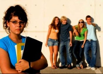 Классташтарым менен тил табыша албайм. Психолог кеңеш берет