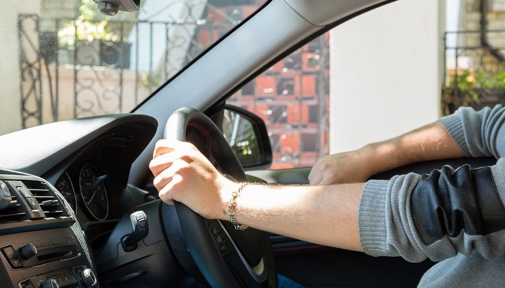 Европадан оң рулдуу унаа алып келсе болобу?