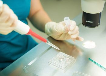 Сперманы текшерүү үчүн кайсы жака барыш керек? Уролог жооп берет