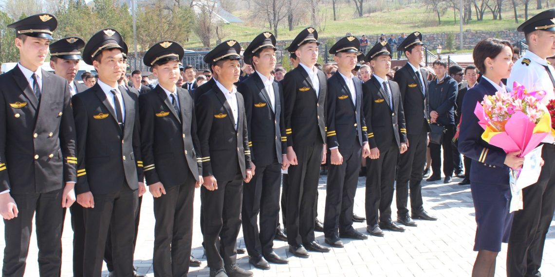 Абитуриентке: Самолёт учургандарды даярдаган окуу жай