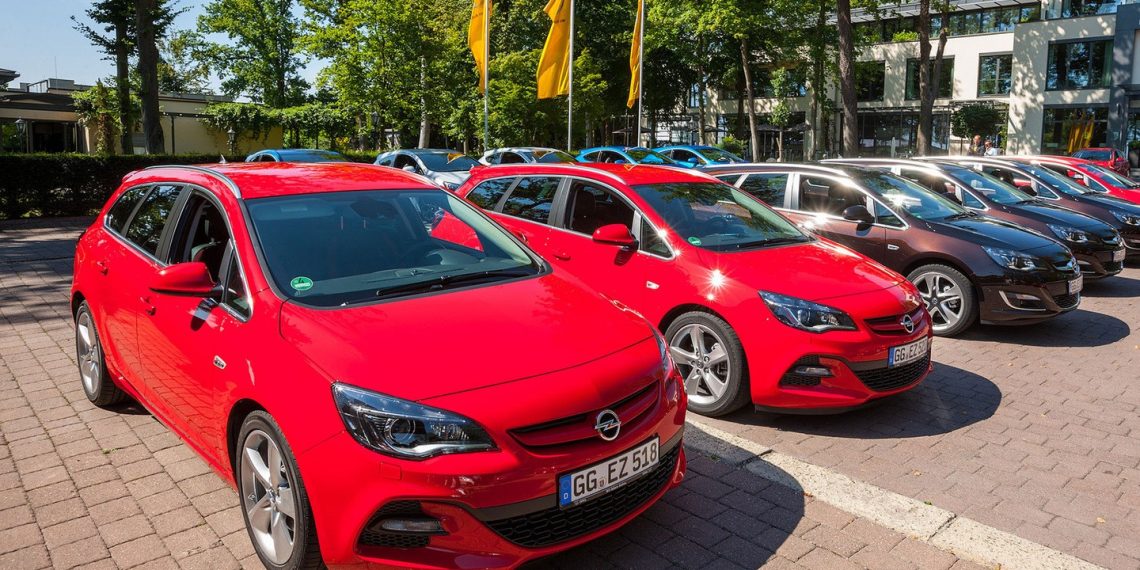 Жаңы күбөлүк чыгат деп “права” бербей жатышат. Кимге кайрылсам болот?