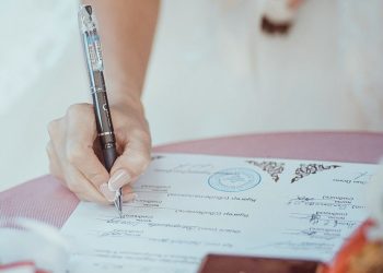 ЗАГСты өзүм эле барып алсам болобу? Эксперт жооп берет