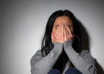 Өлүп алсамбы же үйдөн качсамбы?