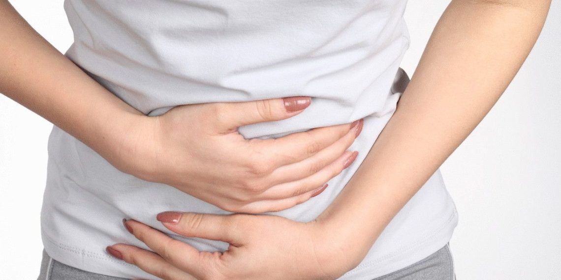 Кесареводон кийинки жаратыман суу чыгып турат. Гинеколог жооп берет