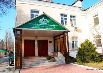 Каза болоордо адам топурак жыттанып калабы?