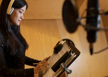 Үй шартында ырдаганды үйрөнө аламбы? Эксперт жооп берет