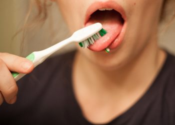 Эмнеге эртең мененкисин ооз жагымсыз жыттанат?