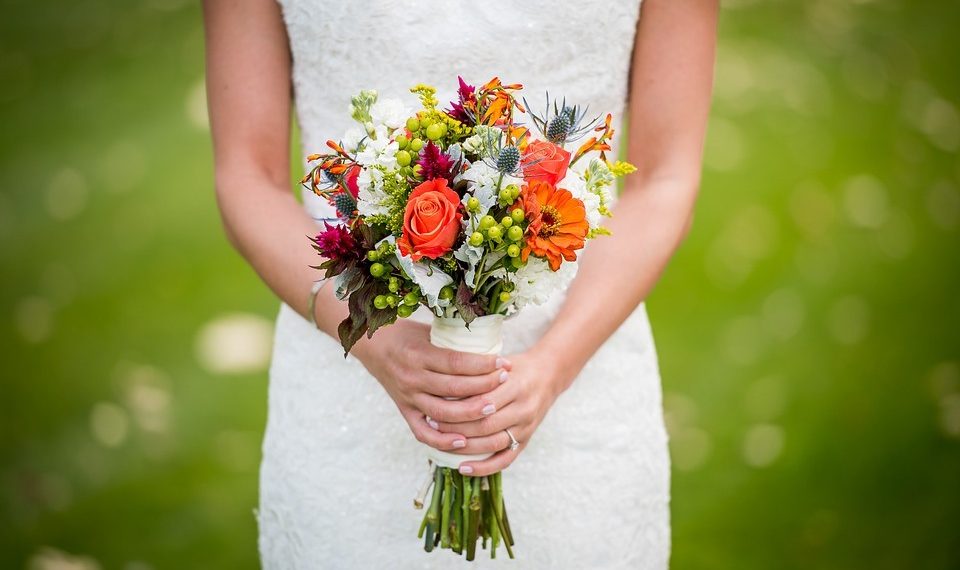 Аял күйөөсүнө айтпай турмушка чыкса жоопко тартылабы? Юрист жооп берет