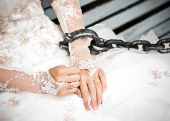 Өгөй атам 15 жашымда күйөөгө сатты