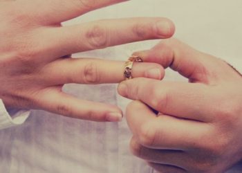 Жолдошум менен ажыраштым