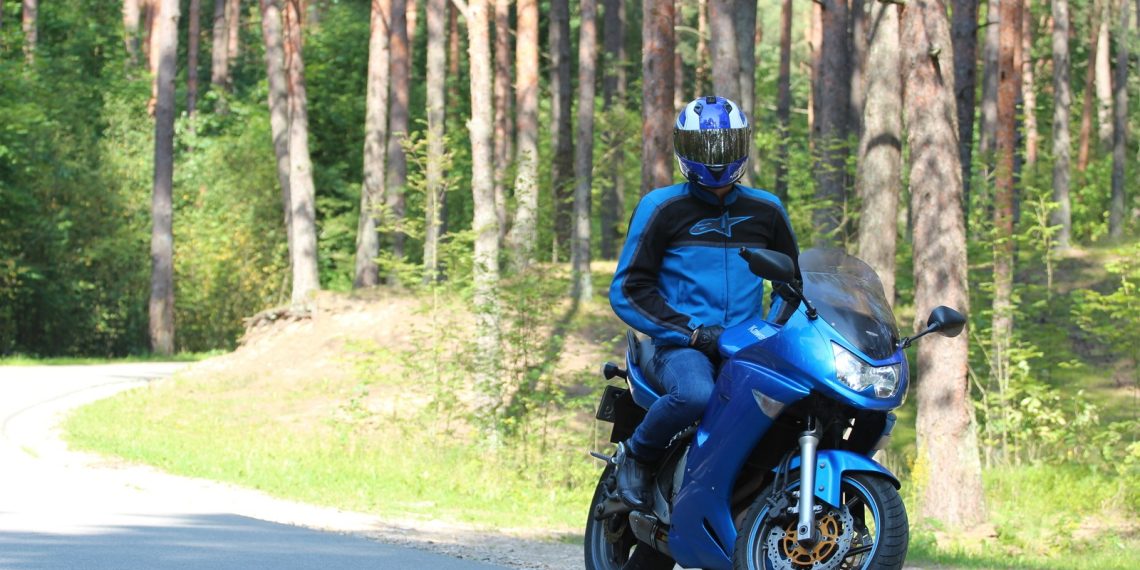 Мотоциклди айдоочулук күбөлүгү жок айдай аламбы?