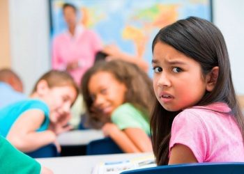 Баланы мектептен уруп коюшса эмне кылуу керек?