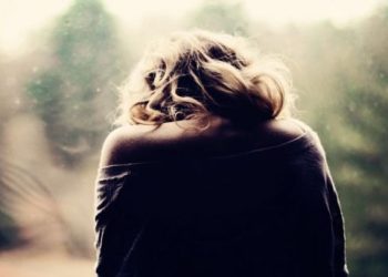 20 жаштагы сиңдим эсинен ажырап калабы деп корком. Кеңеш бериңизчи?