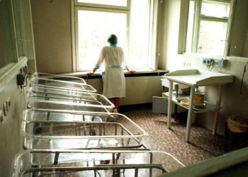 Поликлиниканын эмделбеген баланы каттоого албай койгонго укугу барбы?