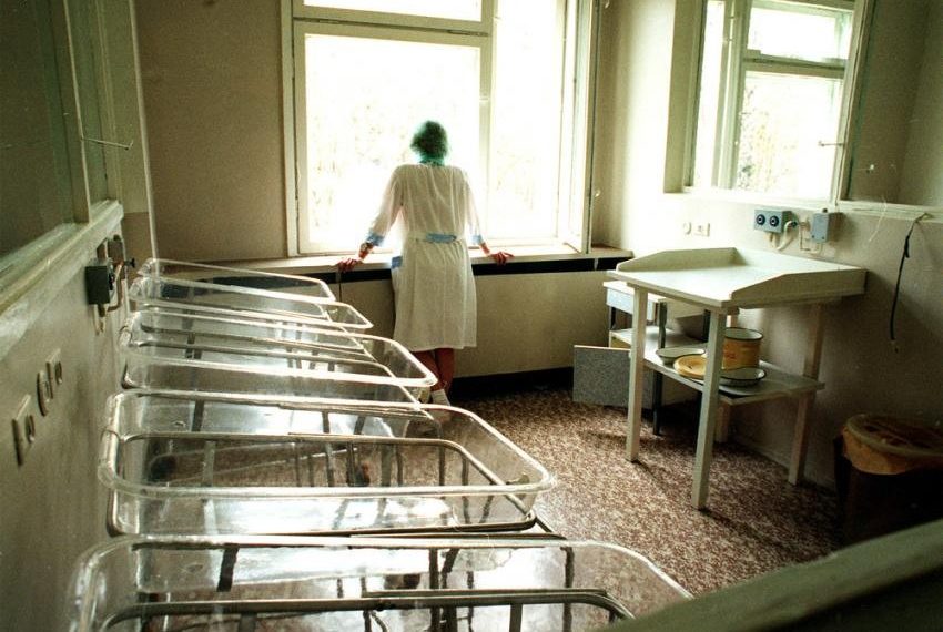 Поликлиниканын эмделбеген баланы каттоого албай койгонго укугу барбы?