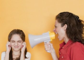 Апам менен эжем тил табыша албайт